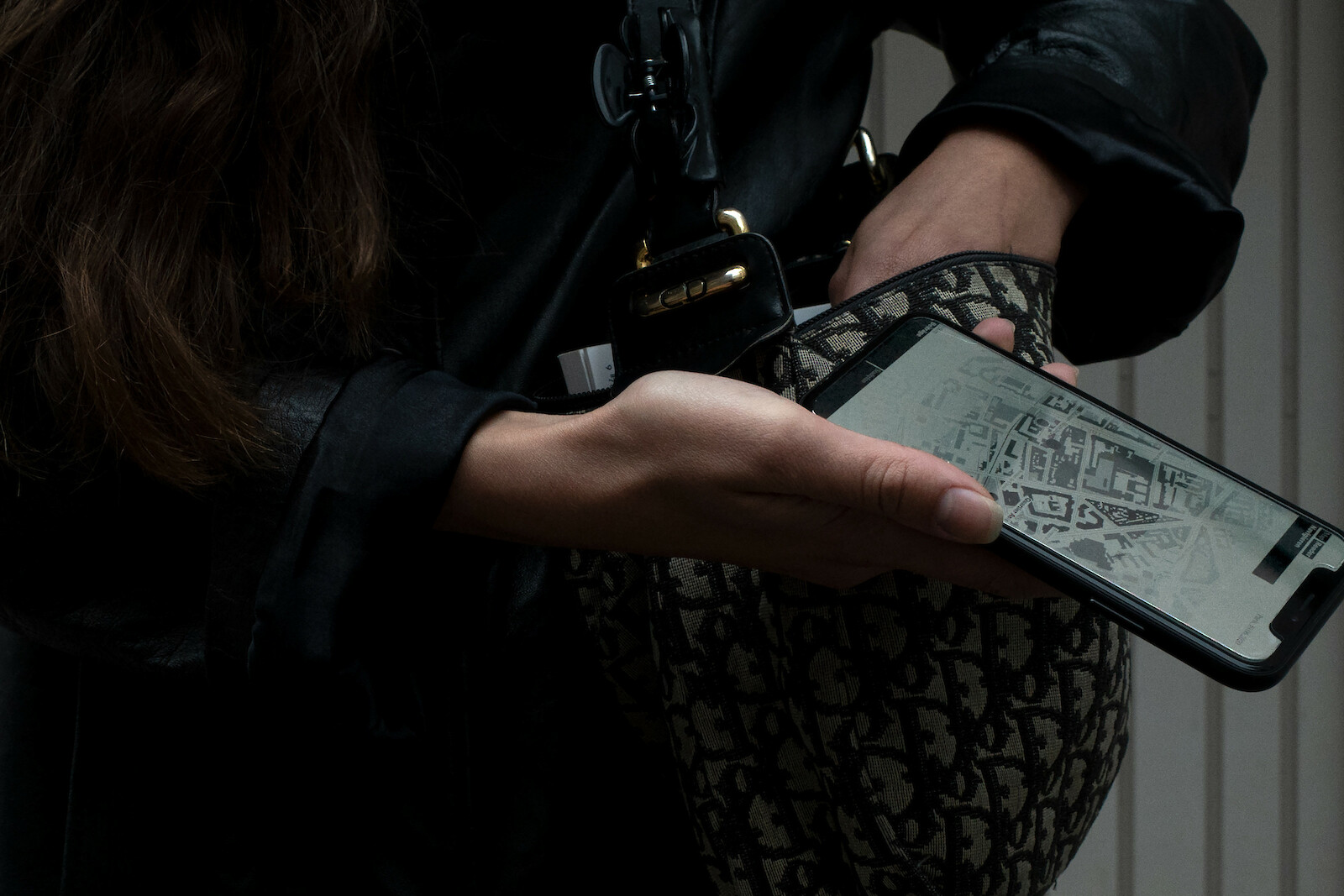 Interactive Traveling: digital travel guide for Paris