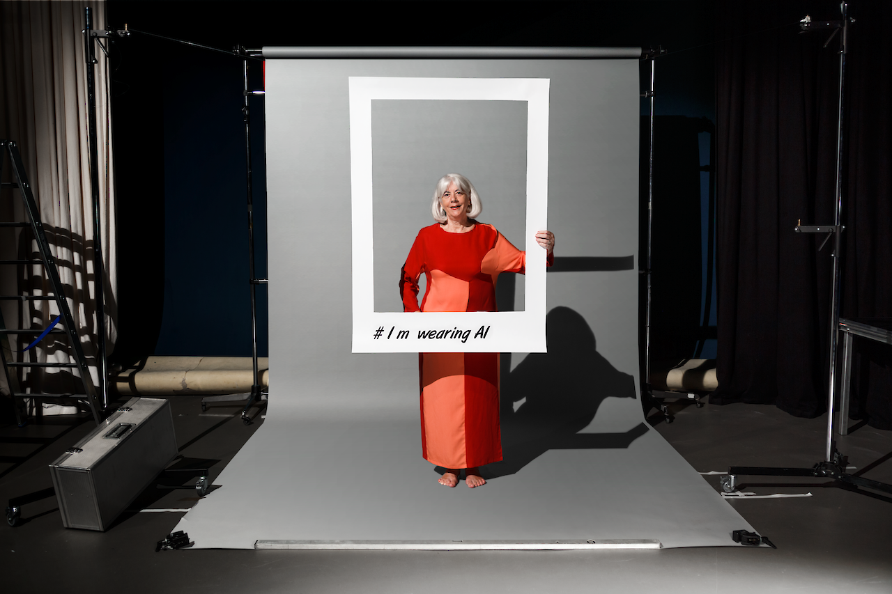 Individualised fashion developed with AI. Model: Ruben. Photo: Christian Witt. © Verena Ziegler, Dr. Frauke Link.