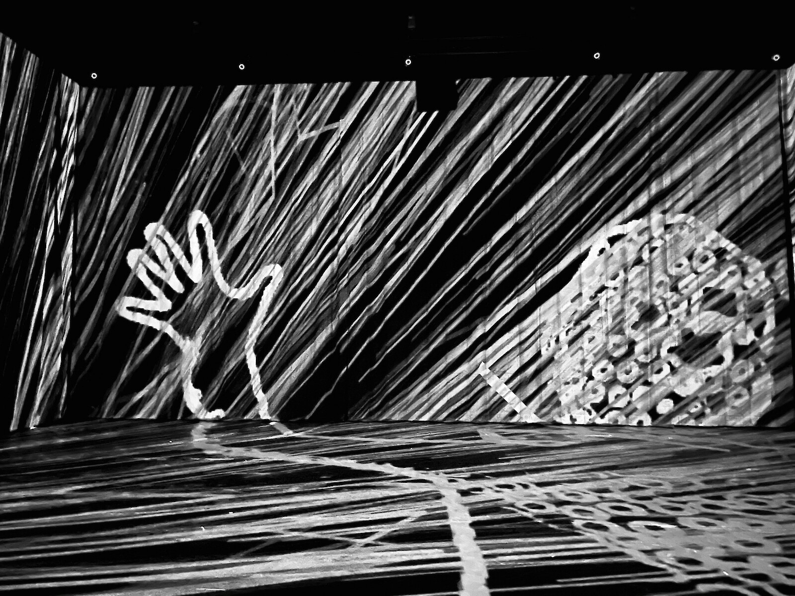 Immersive Performance «Black Box Fading» by Melody Chua.